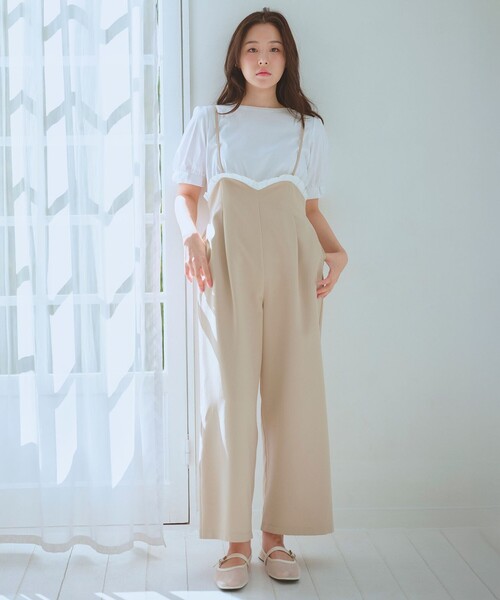 Feroux(フェルゥ)の「フリルデザイン・サス付きパンツ(サロペット/オーバーオール・レディース・ベージュ系/ブラック系・1/2)」の11枚目の写真