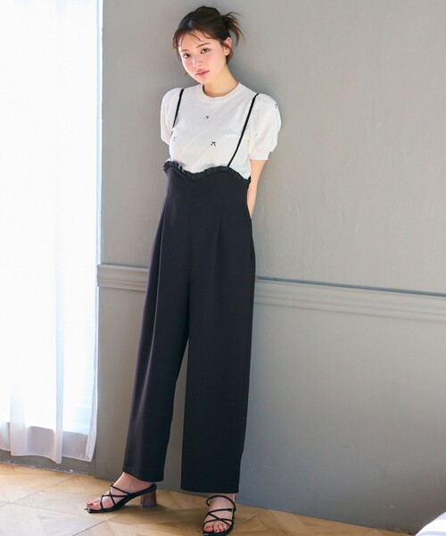 Feroux(フェルゥ)の「フリルデザイン・サス付きパンツ(サロペット/オーバーオール・レディース・ベージュ系/ブラック系・1/2)」の13枚目の写真