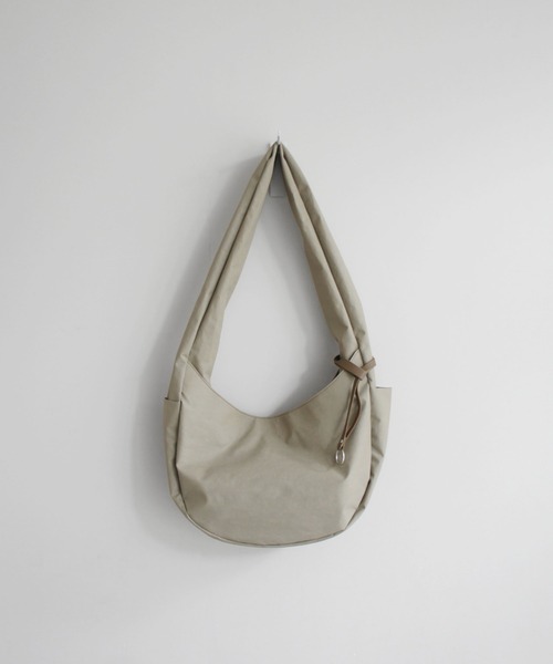 TIDEWAY（タイドウェイ）の「GRIZZLY CRESCENT SHOULDER / M（ショルダーバッグ・レディース・ブラック/グレー/ブラウン・FREE）」の4枚目の写真