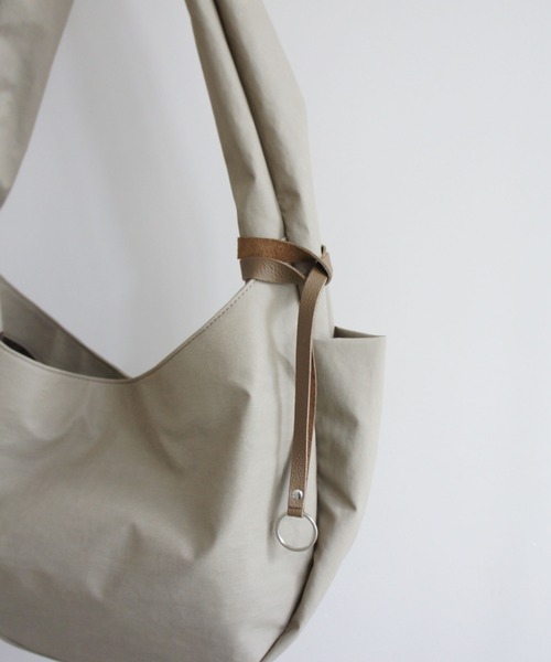 TIDEWAY（タイドウェイ）の「GRIZZLY CRESCENT SHOULDER / M（ショルダーバッグ・レディース・ブラック/グレー/ブラウン・FREE）」の5枚目の写真