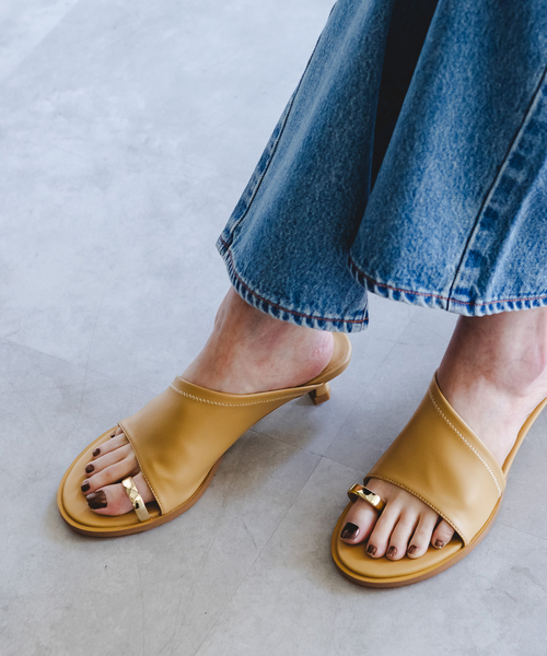 LE VERNIS/ルベルニ Toe ring sandals 黒　24.5 追加》LE VERNIS/ルベルニ Toe ring sandals（サンダル）｜LE