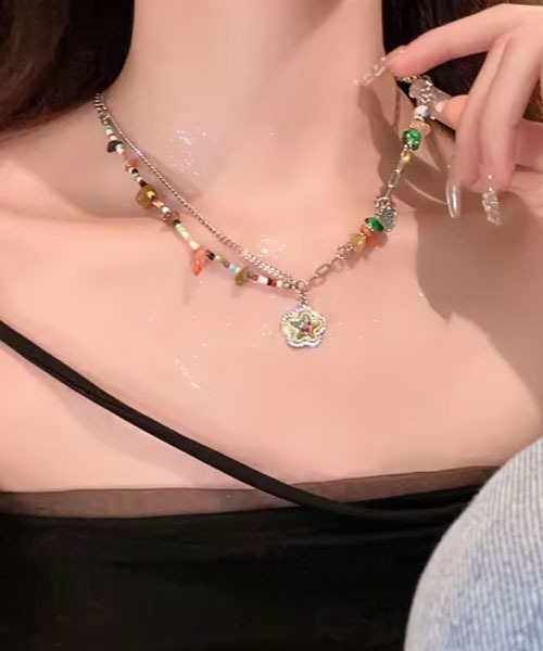 TONE SELECT GOODS（トーンセレクトグッズ）の「【urge select】Y2K カラフル ビーズ×シルバー チャーム ネックレス（ネックレス・レディース・シルバー系1/シルバー系2・FREE）」の5枚目の写真