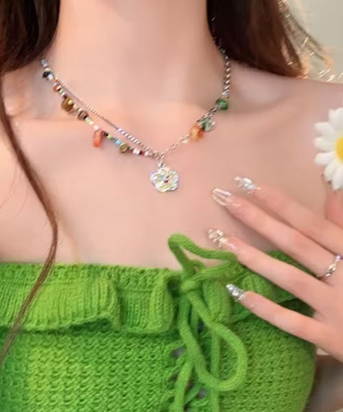 TONE SELECT GOODS（トーンセレクトグッズ）の「【urge select】Y2K カラフル ビーズ×シルバー チャーム ネックレス（ネックレス・レディース・シルバー系1/シルバー系2・FREE）」の4枚目の写真