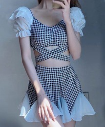 NANEA（ナネア）の「千鳥柄　シアーパフスリーブトップス＆フリルフレアスカート　2点セットスイムウェア（水着）」