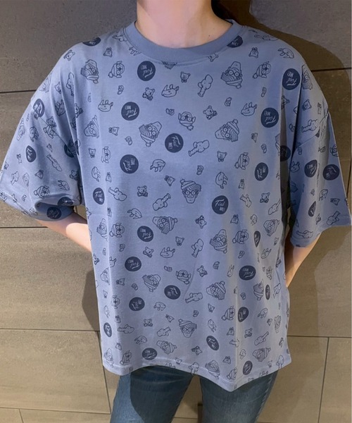 ALWAYS GOOD TIME（オルウェイズグッドタイム）の「【Where's Wally/ウォーリーを探せ】天竺 総柄/ワンポイント刺繍 WIDEシルエット 半袖Tシャツ（Tシャツ/カットソー・レディース・グレー系/ブルー系/ホワイト×レッド/サンドベージュ・M/L）」の4枚目の写真