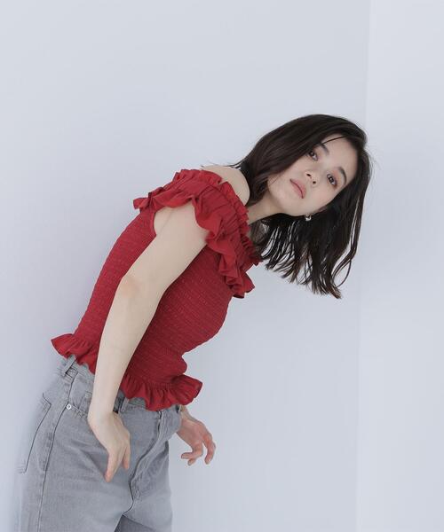 NATURAL BEAUTY BASIC（ナチュラルビューティーベーシック）の「◇フリルシャーリングオフショルブラウス（シャツ/ブラウス・レディース・オフホワイト/ブルー/ブラック/レッド・SMALL/MEDIUM）」の8枚目の写真