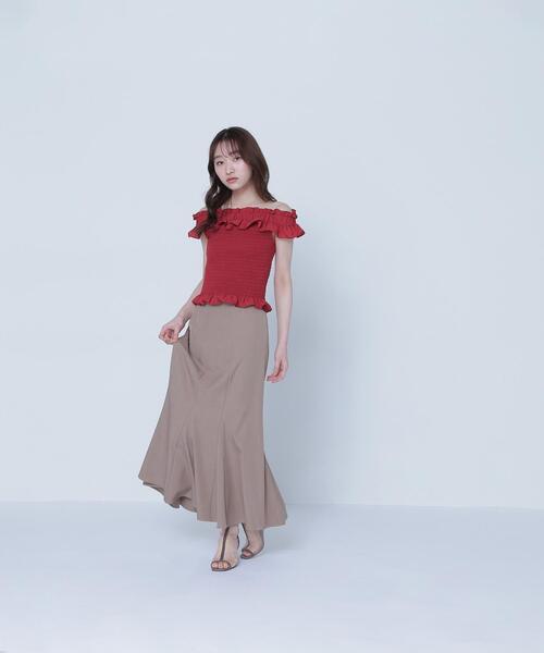 NATURAL BEAUTY BASIC（ナチュラルビューティーベーシック）の「◇フリルシャーリングオフショルブラウス（シャツ/ブラウス・レディース・オフホワイト/ブルー/ブラック/レッド・SMALL/MEDIUM）」の13枚目の写真