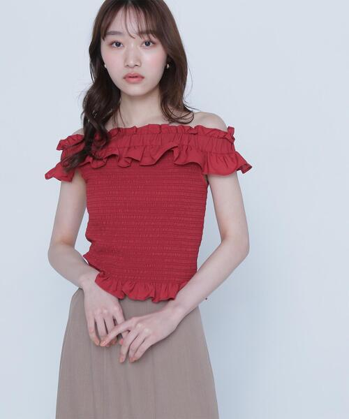 NATURAL BEAUTY BASIC（ナチュラルビューティーベーシック）の「◇フリルシャーリングオフショルブラウス（シャツ/ブラウス・レディース・オフホワイト/ブルー/ブラック/レッド・SMALL/MEDIUM）」の16枚目の写真