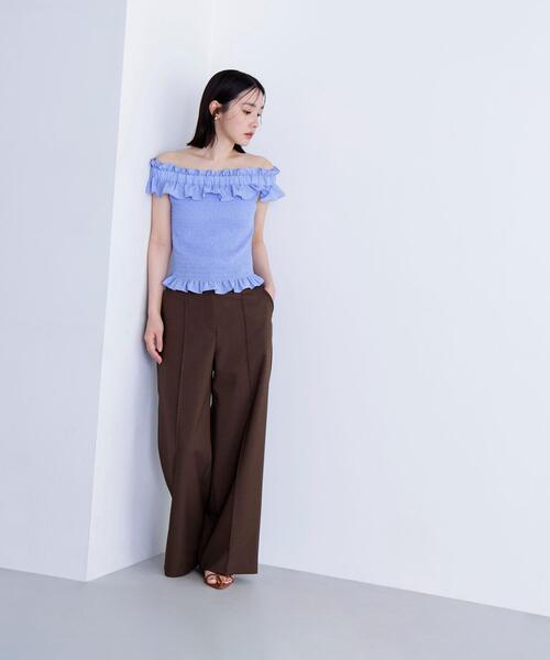 NATURAL BEAUTY BASIC（ナチュラルビューティーベーシック）の「◇フリルシャーリングオフショルブラウス（シャツ/ブラウス・レディース・オフホワイト/ブルー/ブラック/レッド・SMALL/MEDIUM）」の19枚目の写真