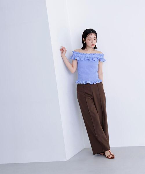 NATURAL BEAUTY BASIC（ナチュラルビューティーベーシック）の「◇フリルシャーリングオフショルブラウス（シャツ/ブラウス・レディース・オフホワイト/ブルー/ブラック/レッド・SMALL/MEDIUM）」の21枚目の写真