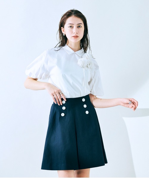 Audie a Muses(オーディアミューズ)の「フラワーモチーフリボンブラウス(シャツ/ブラウス・レディース・オフホワイト/ピンク/ブラック・38/42)」の2枚目の写真