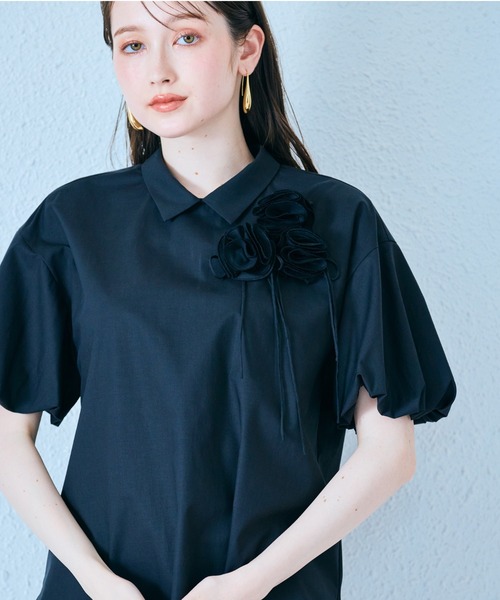 Audie a Muses(オーディアミューズ)の「フラワーモチーフリボンブラウス(シャツ/ブラウス・レディース・オフホワイト/ピンク/ブラック・38/42)」の3枚目の写真