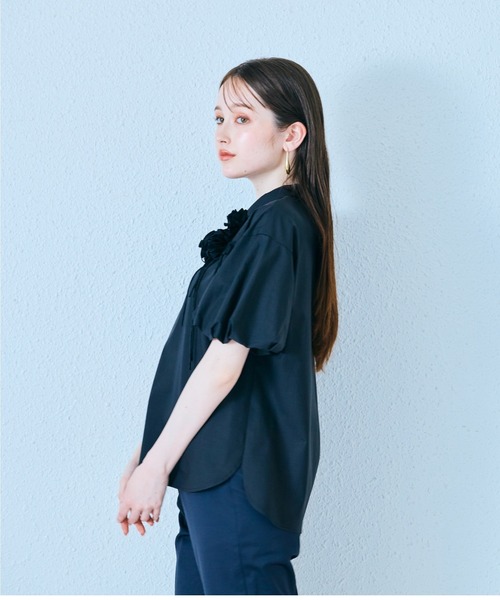 Audie a Muses(オーディアミューズ)の「フラワーモチーフリボンブラウス(シャツ/ブラウス・レディース・オフホワイト/ピンク/ブラック・38/42)」の21枚目の写真