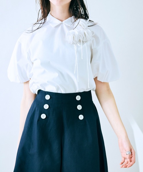 Audie a Muses(オーディアミューズ)の「フラワーモチーフリボンブラウス(シャツ/ブラウス・レディース・オフホワイト/ピンク/ブラック・38/42)」の8枚目の写真
