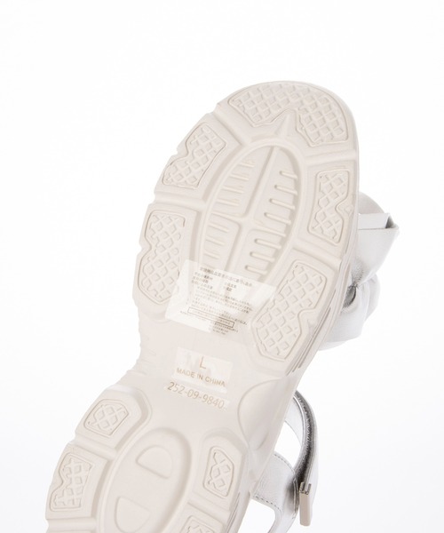 Fin（フィン）の「フリル厚底ベルクロスポーツサンダル【低反発スポンジ入り】（サンダル・レディース・ブラック/ベージュ/シルバー・S/M/L/LL）」の7枚目の写真