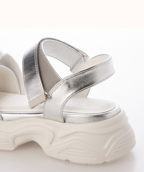 Fin（フィン）の「フリル厚底ベルクロスポーツサンダル【低反発スポンジ入り】（サンダル・レディース・ブラック/ベージュ/シルバー・S/M/L/LL）」の8枚目の写真