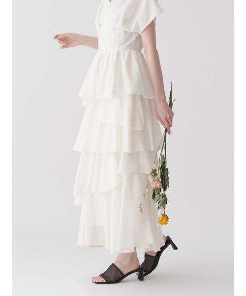 TONAL（トーナル）の「リボン付ティアードフレアスカート（スカート・レディース・ブルー/ベージュ/オフホワイト・MEDIUM）」の6枚目の写真