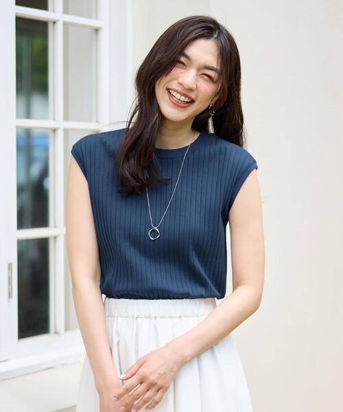 ANY(エニィ)の「汗ジミ防止テレコノースリーブプルオーバー(Tシャツ/カットソー・レディース・イエロー系/ブラック系/ライトグレー系/ダルブルー系/ホワイト系・4)」の4枚目の写真