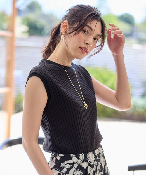 ANY(エニィ)の「汗ジミ防止テレコノースリーブプルオーバー(Tシャツ/カットソー・レディース・イエロー系/ブラック系/ライトグレー系/ダルブルー系/ホワイト系・4)」の7枚目の写真