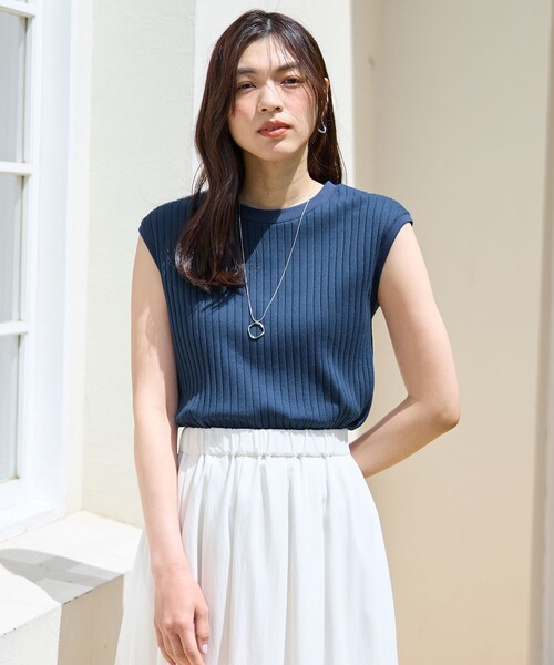 ANY(エニィ)の「汗ジミ防止テレコノースリーブプルオーバー(Tシャツ/カットソー・レディース・イエロー系/ブラック系/ライトグレー系/ダルブルー系/ホワイト系・4)」の11枚目の写真