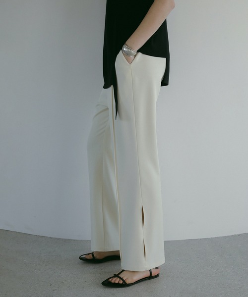 MANOF(マノフ)の「HEM SLIT PANTS(その他パンツ・レディース・グリーン/ブラウン/アイボリー・S/M)」の6枚目の写真