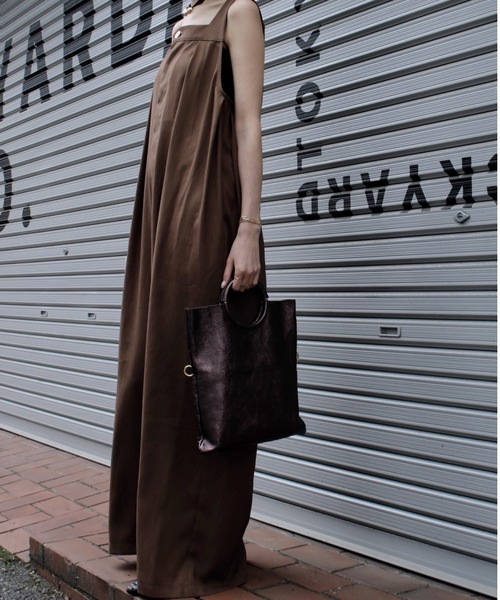 Scrap Book(スクラップブック)の「【CYAN TOKYO】バストタックワイドサロペット(サロペット/オーバーオール・レディース・ブラック/ブラウン・FREE)」の4枚目の写真