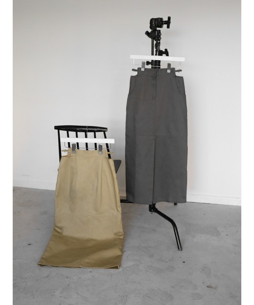 Katrin TOKYO(カトリーントーキョー)の「cut-out chino skirt(スカート・レディース・グレー/ベージュ・XS/S/M/S-Short)」の3枚目の写真