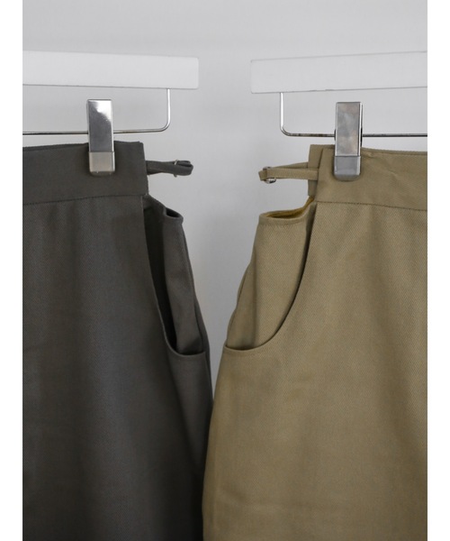 Katrin TOKYO(カトリーントーキョー)の「cut-out chino skirt(スカート・レディース・グレー/ベージュ・XS/S/M/S-Short)」の5枚目の写真
