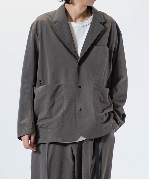 JOHN'S CLOSET(ジョンズクローゼット)の「【3】ポリサッカー 2WAYストレッチ オーバーサイズ 3B ジャケット 【セットアップ展開】(テーラードジャケット・メンズ・ブラウン/ブラック/グレー・MEDIUM/LARGE/X-LARGE)」の16枚目の写真