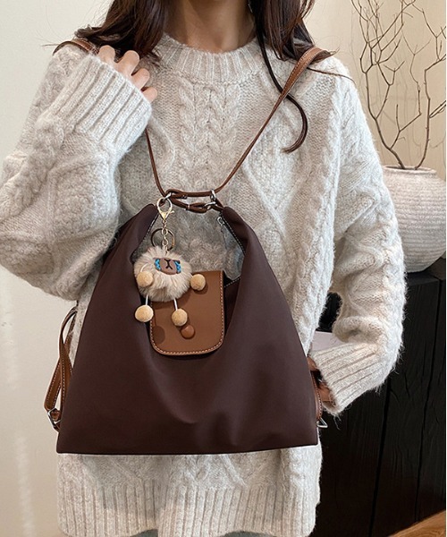 FREE STYLISTS(フリー スタイリスト)の「Y2Kチャーム付き大容量配色バッグ ショルダーバッグ&斜め掛けバッグ デイリー&通勤用/3WAY(ショルダーバッグ・レディース・ダークブラウン/ブラウン/ブラック・FREE)」の16枚目の写真