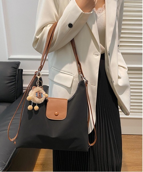FREE STYLISTS(フリー スタイリスト)の「Y2Kチャーム付き大容量配色バッグ ショルダーバッグ&斜め掛けバッグ デイリー&通勤用/3WAY(ショルダーバッグ・レディース・ダークブラウン/ブラウン/ブラック・FREE)」の8枚目の写真