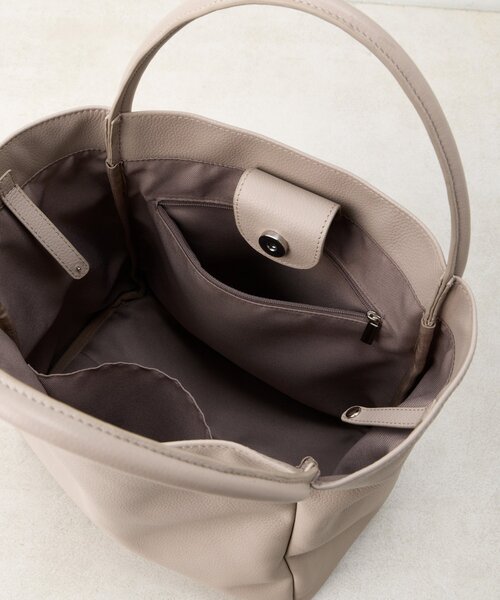 BEARDSLEY（ビアズリー）の「チャーム付レザートート（トートバッグ・レディース・ベージュ/ブラック・FREE）」の10枚目の写真