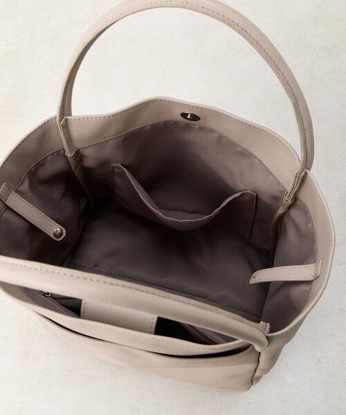 BEARDSLEY（ビアズリー）の「チャーム付レザートート（トートバッグ・レディース・ベージュ/ブラック・FREE）」の11枚目の写真