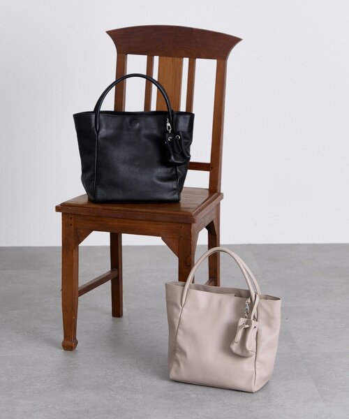 BEARDSLEY（ビアズリー）の「チャーム付レザートート（トートバッグ・レディース・ベージュ/ブラック・FREE）」の21枚目の写真