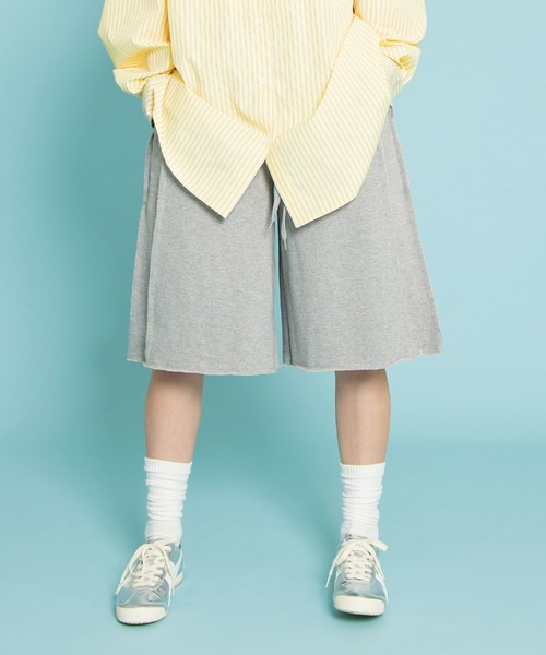 PUNYUS（プニュズ）の「カットオフハーフスウェットパンツ（スウェットパンツ・レディース・杢グレー/ブラック/ホワイト系その他/パープル・1/2/3/4）」の4枚目の写真