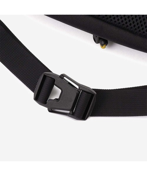 Timberland（ティンバーランド）の「オールジェンダー ハイキング スリング バッグ（ボディバッグ/ウエストポーチ・メンズ・ダークオリーブ・FREE）」の7枚目の写真