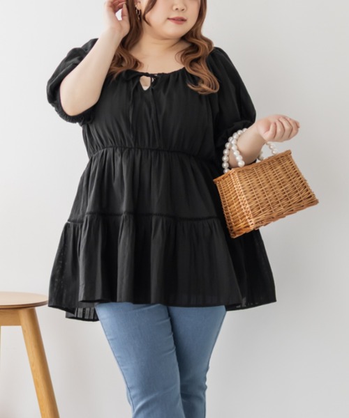 CLETTE(クレット)の「ストライプトビー2WAYチュニックブラウス(シャツ/ブラウス・レディース・オフホワイト/ピンク/ブラック・LL/3L/4L)」の1枚目の写真