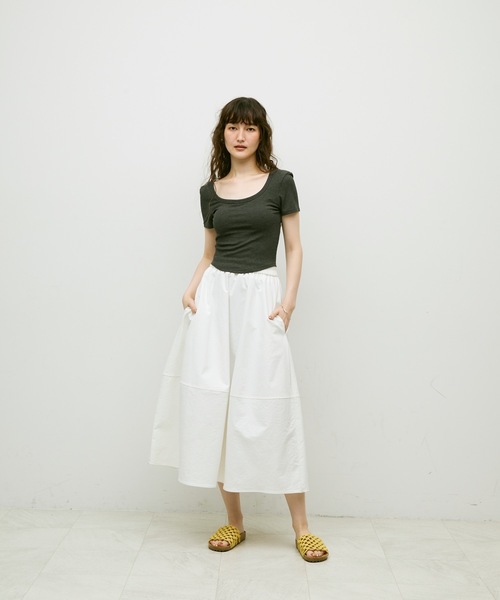 Open-back top with cups / カップ付バックオープントップス（Tシャツ