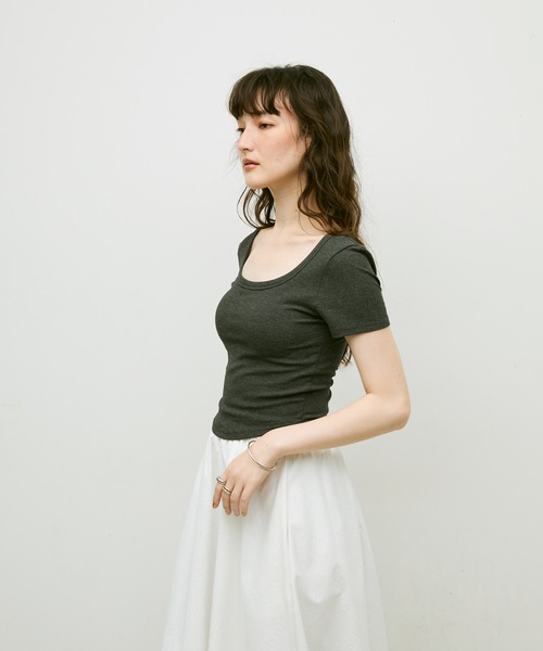 Lutim by u（ルチバイユー）の「Open-back top with cups / カップ付バックオープントップス（Tシャツ/カットソー・レディース・ホワイト/ブラック/グレー・FREE）」の4枚目の写真