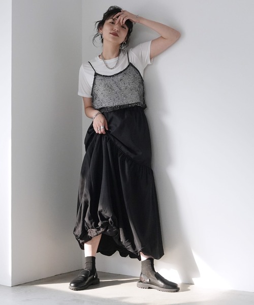 Yeoun(ヨウン)の「ライトシャークスキンティアードバルーンスカート(スカート・レディース・ダークグレー/ブラック・M)」の14枚目の写真
