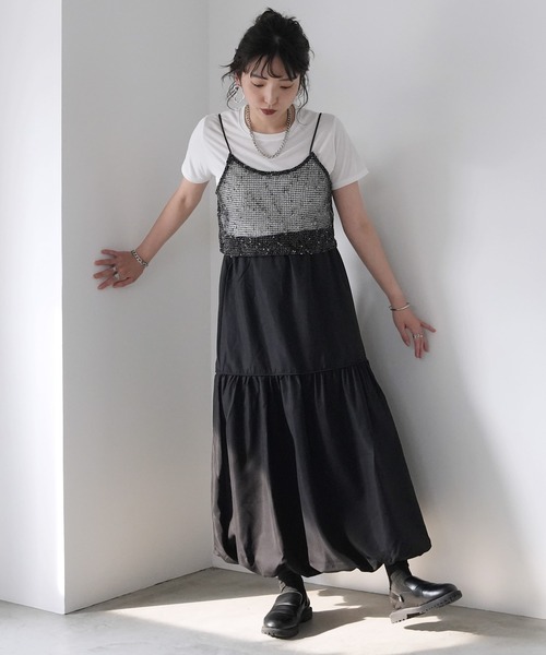 Yeoun(ヨウン)の「ライトシャークスキンティアードバルーンスカート(スカート・レディース・ダークグレー/ブラック・M)」の16枚目の写真