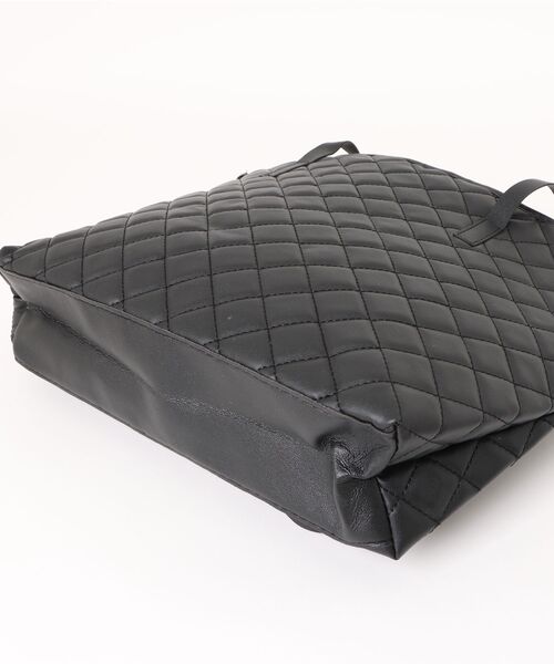 TONE SELECT GOODS（トーンセレクトグッズ）の「urbanfemine./キルティングデザイントートバッグ U7532（トートバッグ・レディース・ベージュ/ホワイト/レッド/ブラック・FREE）」の11枚目の写真