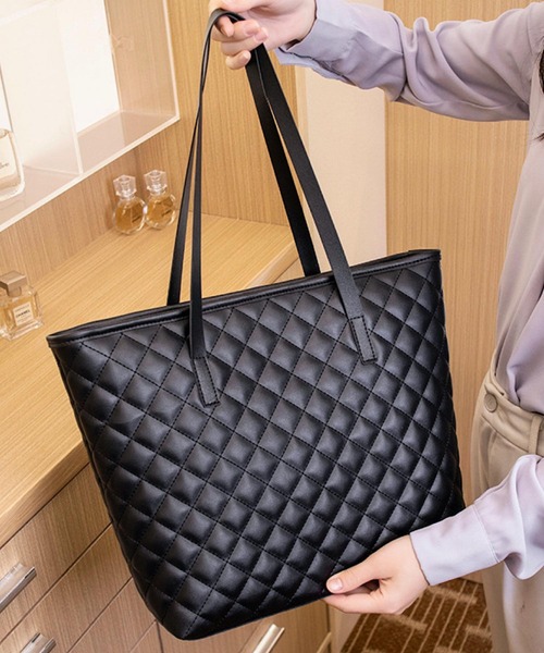 TONE SELECT GOODS（トーンセレクトグッズ）の「urbanfemine./キルティングデザイントートバッグ U7532（トートバッグ・レディース・ベージュ/ホワイト/レッド/ブラック・FREE）」の5枚目の写真