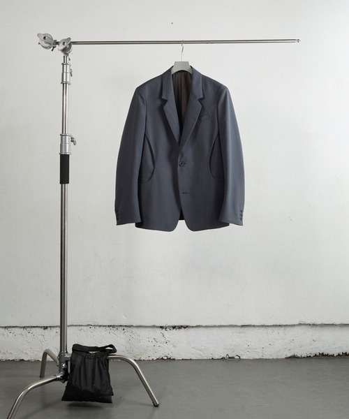 NVRFRGT(ネヴァーフォーゲット)の「SINGLE-BREASTED BLAZER(テーラードジャケット・メンズ・ブラック/ダークグレー・1/2)」の2枚目の写真