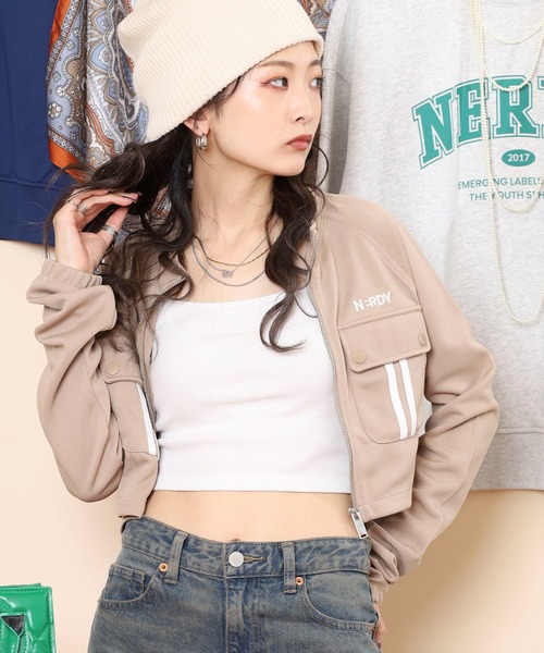 NERDY（ノルディ）の「カーゴクロップトトラックトップ（ブルゾン・レディース・ベージュ/パープル/ブラック/ブルー・SS/S/M）」の7枚目の写真
