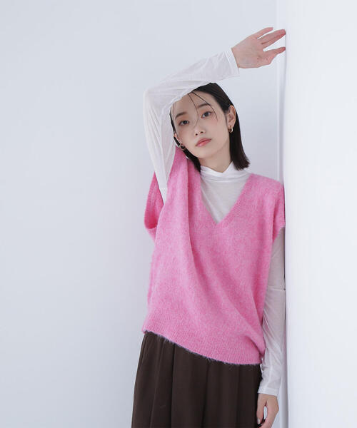 NATURAL BEAUTY BASIC(ナチュラルビューティーベーシック)の「◇ヘアリーVネックベスト(ベスト・レディース・マジェンタ/オフホワイト/グレー・FREE)」の9枚目の写真