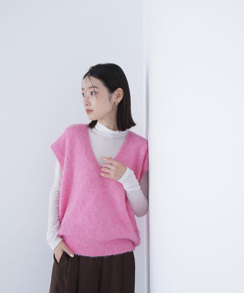 NATURAL BEAUTY BASIC(ナチュラルビューティーベーシック)の「◇ヘアリーVネックベスト(ベスト・レディース・マジェンタ/オフホワイト/グレー・FREE)」の7枚目の写真