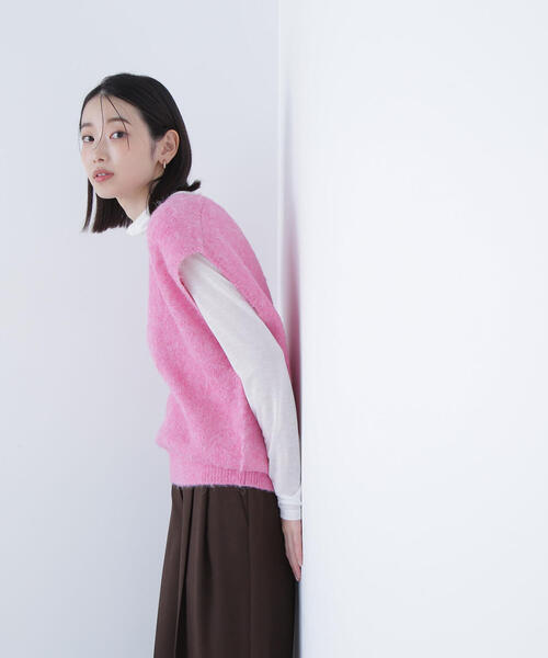 NATURAL BEAUTY BASIC(ナチュラルビューティーベーシック)の「◇ヘアリーVネックベスト(ベスト・レディース・マジェンタ/オフホワイト/グレー・FREE)」の5枚目の写真
