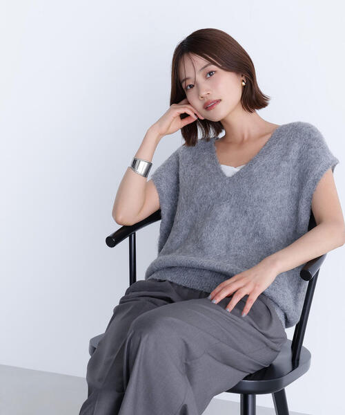 NATURAL BEAUTY BASIC(ナチュラルビューティーベーシック)の「◇ヘアリーVネックベスト(ベスト・レディース・マジェンタ/オフホワイト/グレー・FREE)」の3枚目の写真