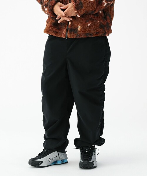 BEAMS(ビームス)の「ワイドストレート パッカリング イージーパンツ (撥水)(その他パンツ・メンズ・チャコールグレー/ブラック/ベージュ・M/S/XL/L)」の2枚目の写真